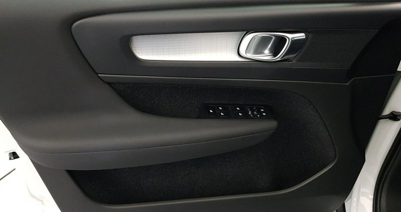 Volvo XC 40 cena 122900 przebieg: 94000, rok produkcji 2021 z Wąchock małe 631